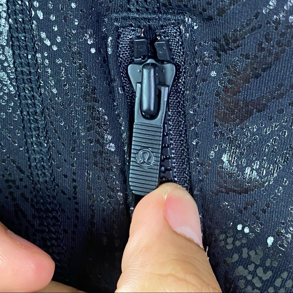 NWT Lululemon Define Shine Jacket Acclimatize Black Foil Special Edition Size 4 - Picture 11 of 16